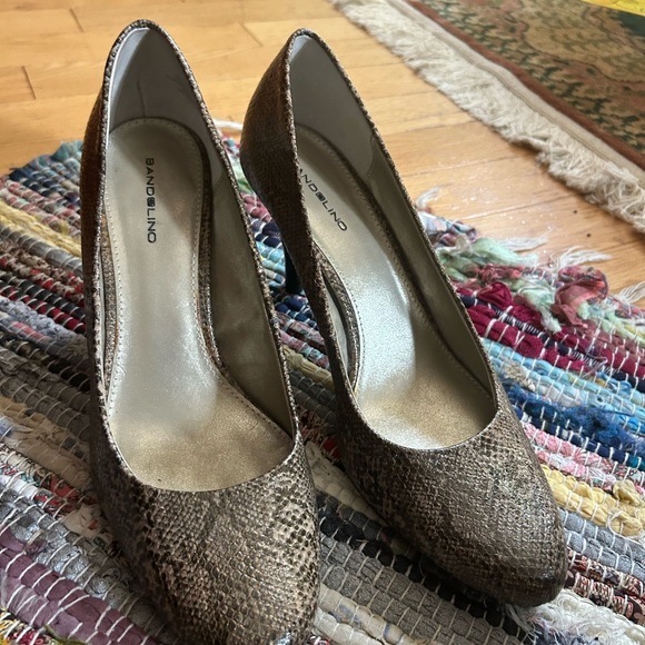 Bandolino Snakeskin Pattern Heels - Brown 10M - Picture 4 of 14